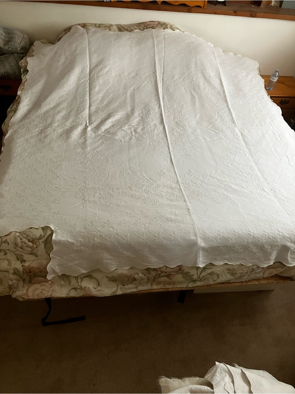Classic Vintage White Embroidered Bedspread/Coverlet- Elegant Scalloped Edge